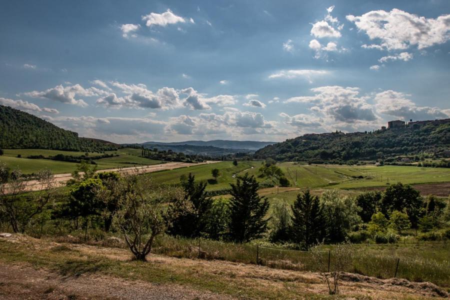 Il Colombaio Agriturismo Montegabbione Bagian luar foto